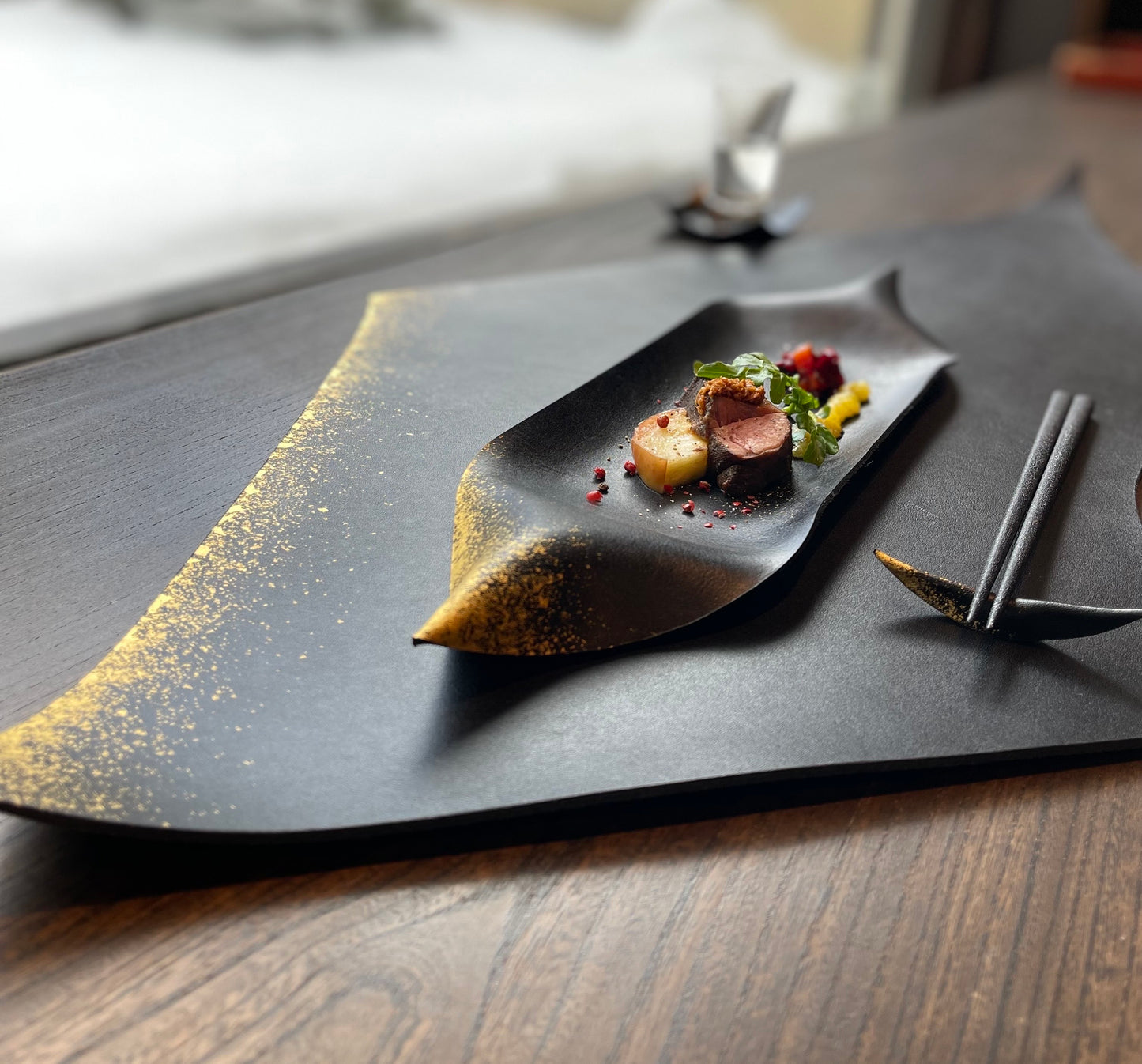 Leather and lacquer placemat "Oboro"
