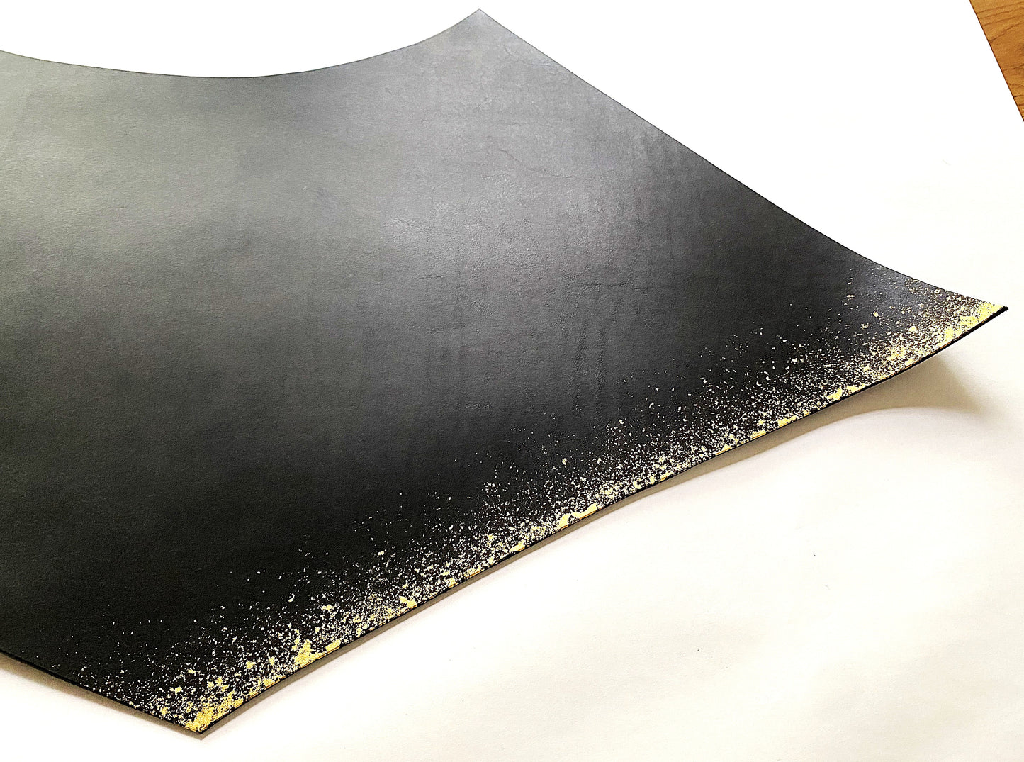Leather and lacquer placemat "Oboro"