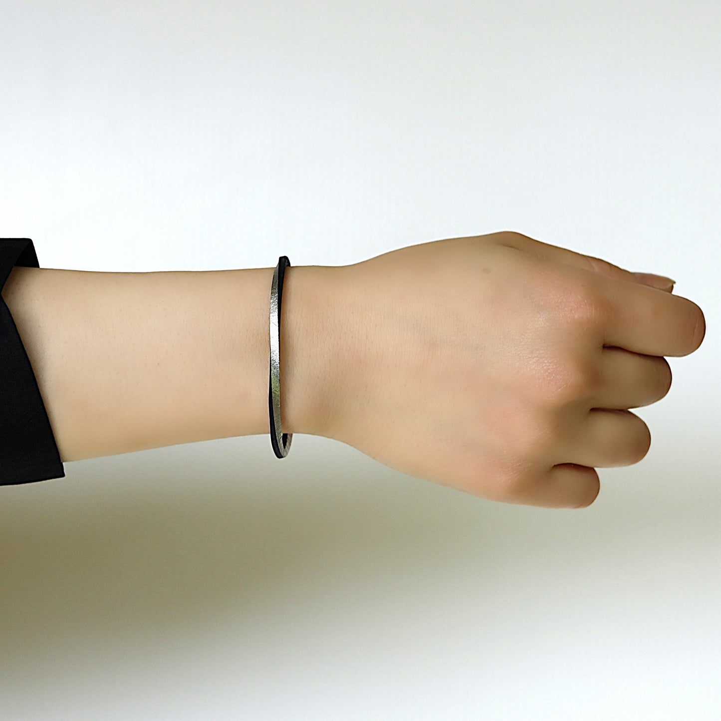Lacquer and leather bangle, platinum