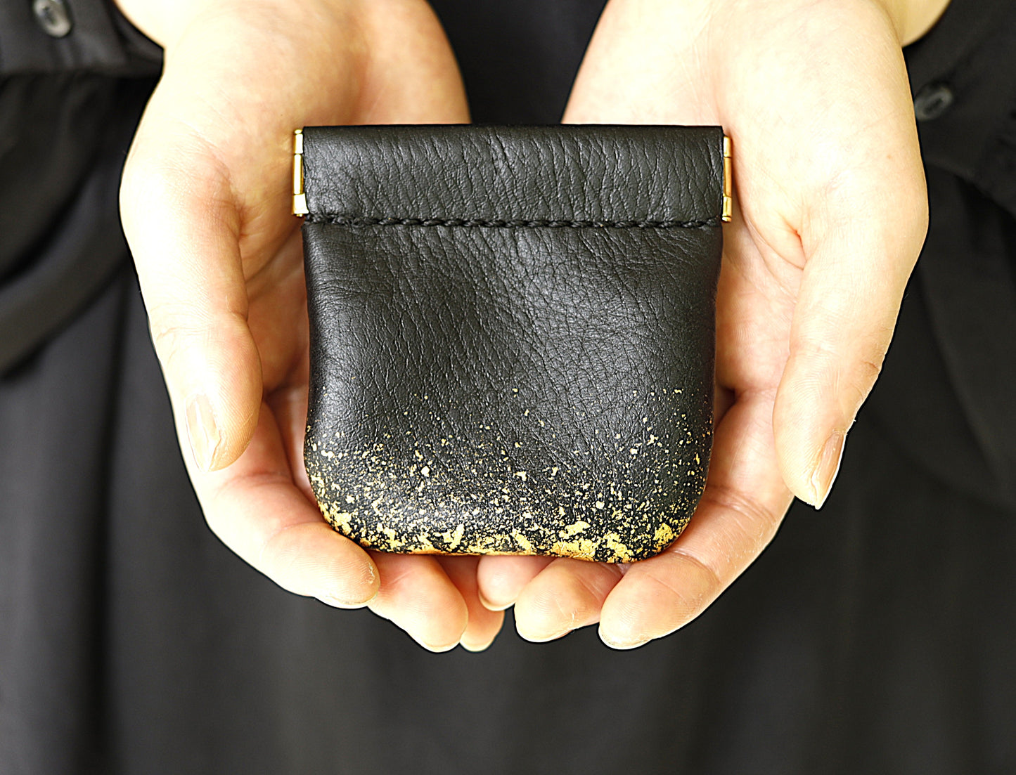 Leather and lacquer coin case Oboro
