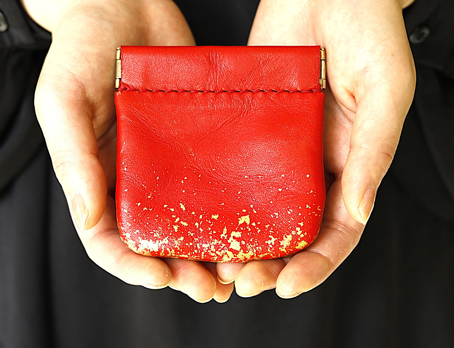 Leather and lacquer coin case Yukasumi