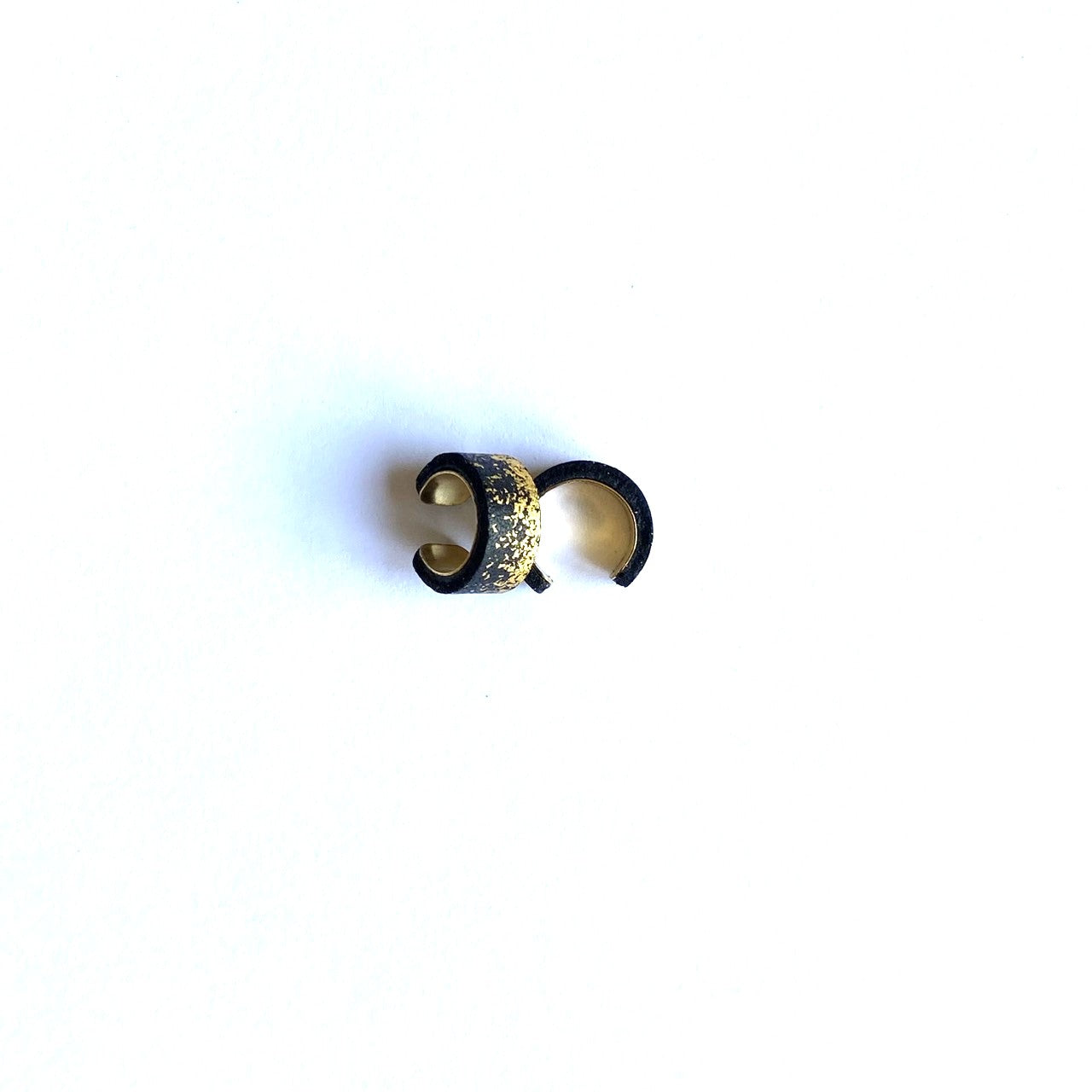 Leather and black lacquer ear cuff Oboro