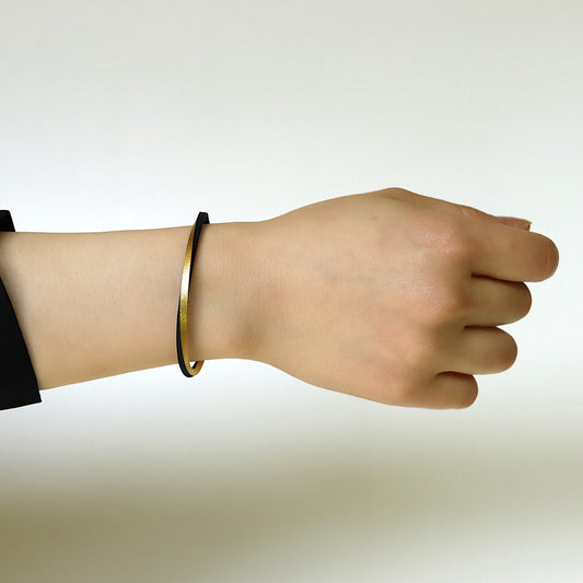 Lacquer and leather bangle, gold