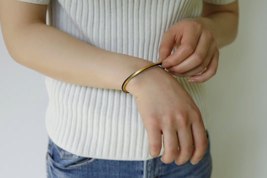 Lacquer and leather bangle, gold