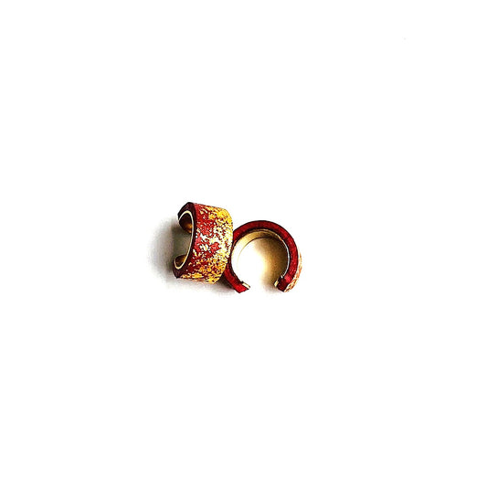 Leather and vermilion lacquer ear cuff Yukasumi